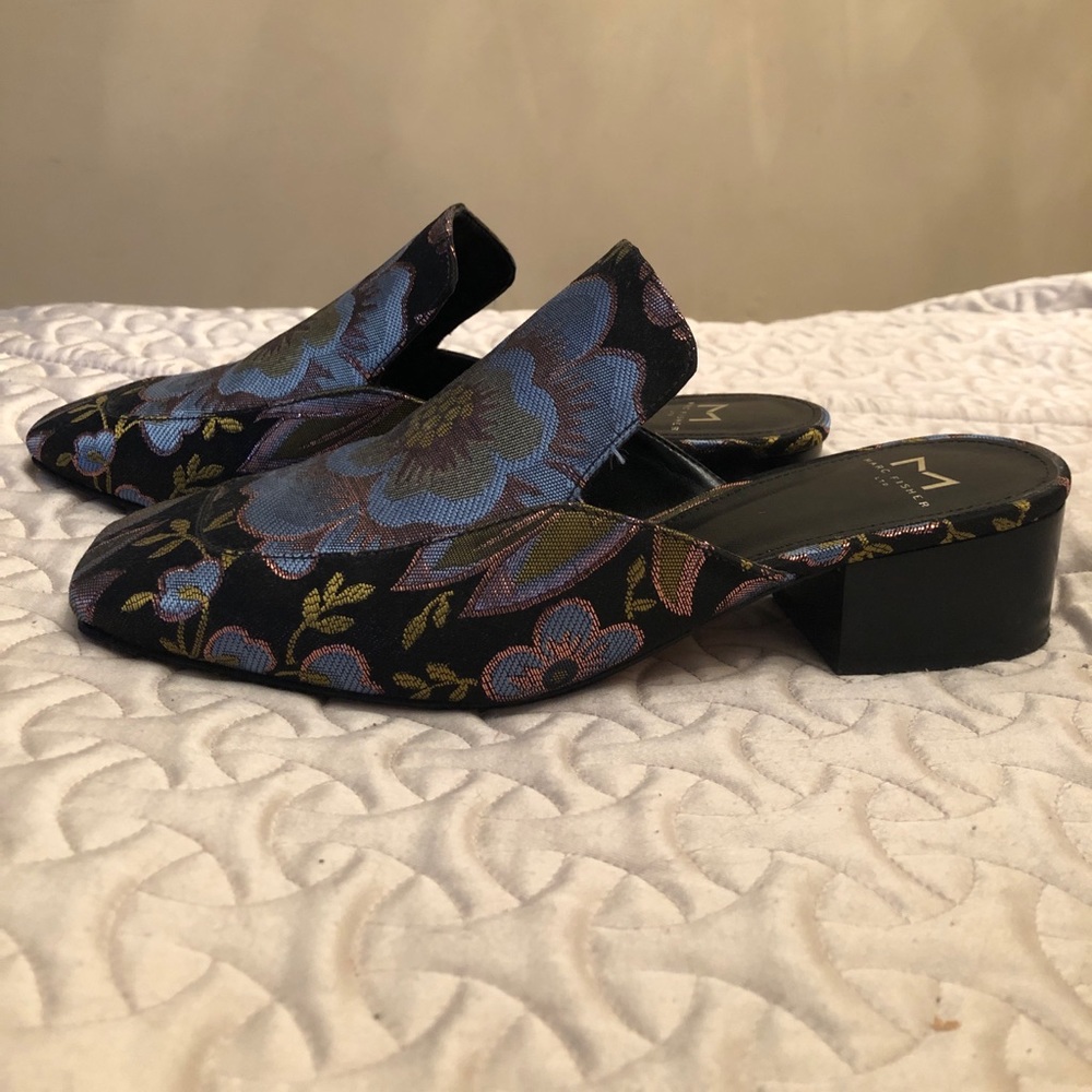 Low heel brocade mule